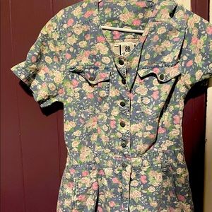 Hello 90s flashback! Floral Romper